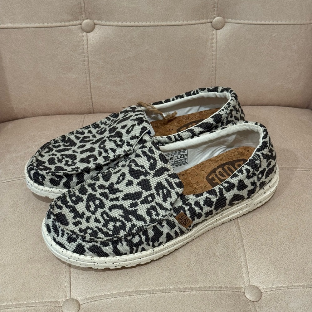 Leopard Hey Dudes